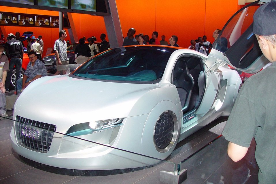 Роботы audi. Audi RSQ Я робот. 2004: Audi RSQ. Ауди RSQ прототип салон.