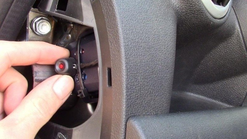 Зачем нужна кнопка Valet в автомобиле и почему необходимо знать, где она находится